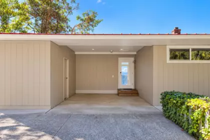 Garage Interior Photo of 6833 Sunshine Coast Highway, Sechelt, BC