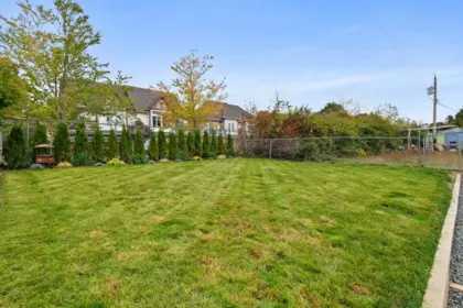 Backyard Photo of 15 45640 Watson Road, Chilliwack, BC