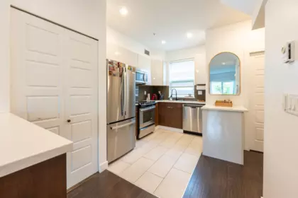 Kitchen Island Photo of 2118 Eton Street, Vancouver, BC