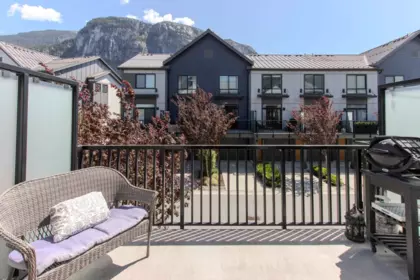 Breakfast Nook Photo of 1329 Halyard Place, Squamish, BC
