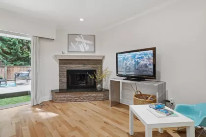 2329 Mountain Highway, North Vancouver, BC, North Vancouver — Townhouse for sale