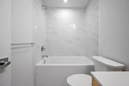 Primary Bathroom Photo of 208 34385 Gladys Avenue, Abbotsford, BC