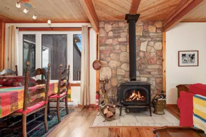 Breakfast Nook Photo of 250 Leighton Lane, Mayne Island, BC