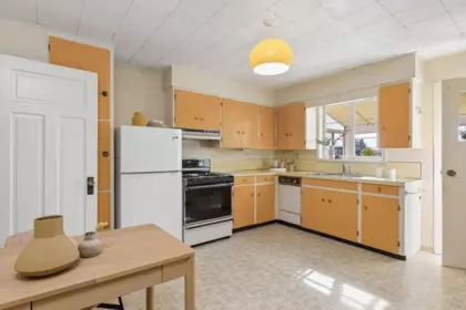 Breakfast Nook Photo of 443 E 7th Street, North Vancouver, BC