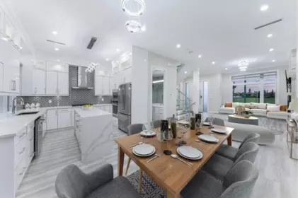 Kitchen Island Photo of 19433 70 Avenue, Surrey, BC
