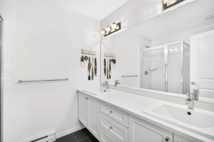 Hallway Photo of 4 16357 15 Avenue, Surrey, BC