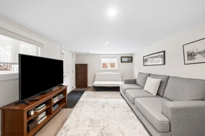 Basement Recreation Room Photo of 413 Seventh Avenue, New Westminster, BC