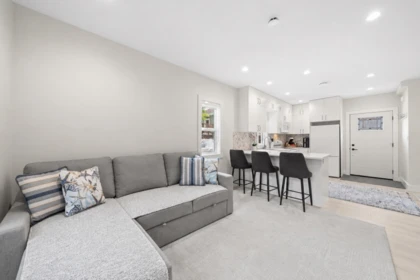 Hot Tub / Spa Photo of 413 Seventh Avenue, New Westminster, BC