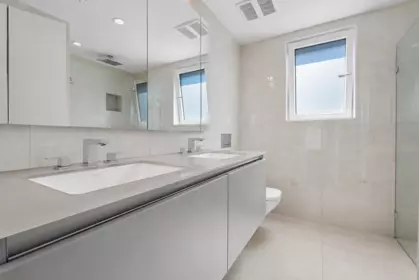 Primary Bathroom Photo of 156 W Woodstock Avenue, Vancouver, BC