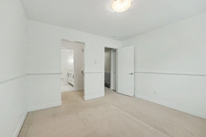Hallway Photo of 8 1708 King George Boulevard, Surrey, BC