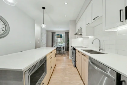 Kitchen Island Photo of 8 1708 King George Boulevard, Surrey, BC