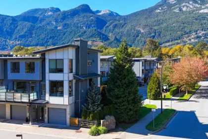 38375 Eaglewind Boulevard, Squamish, BC, Squamish — Townhouse for sale