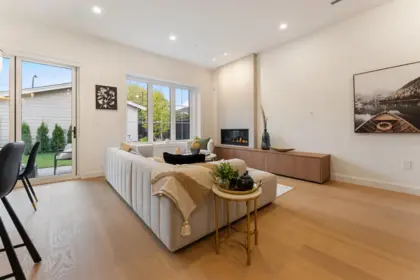 2 2256 E Pender Street, Vancouver, BC, Vancouver — Half Duplex for sale