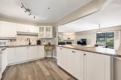 202 5419 201a Street, Langley, BC, Langley — Apartment/Condo for sale