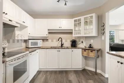 202 5419 201a Street, Langley, BC, Langley — Apartment/Condo for sale