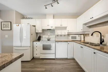 202 5419 201a Street, Langley, BC, Langley — Apartment/Condo for sale