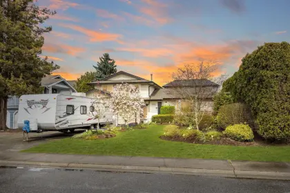 27155 34a Avenue, Langley, BC, Langley — Single Family Residence for sale