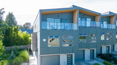 101 736 Gibsons Way, Gibsons, BC, Gibsons — Townhouse for sale
