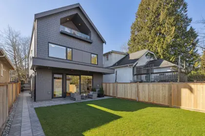 2 3081 W 14th Avenue, Vancouver, BC, Vancouver — Half Duplex for sale