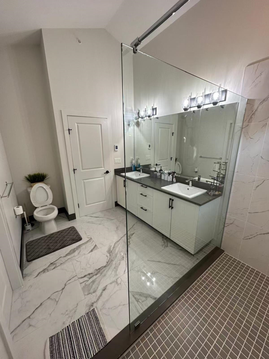 Kitchen Island Photo of 11377 Mcdougal Street, Maple Ridge, BC