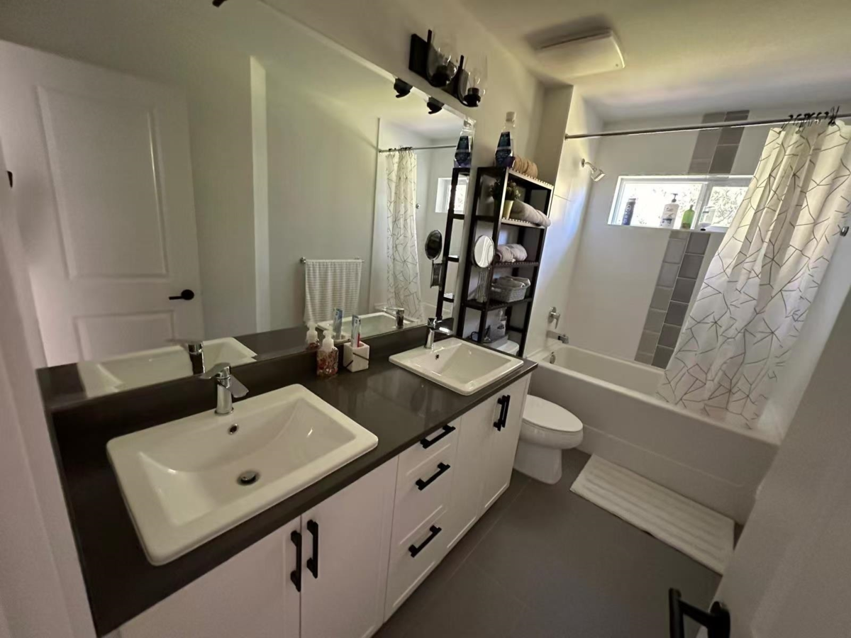 Walk-In Closet Photo of 11377 Mcdougal Street, Maple Ridge, BC