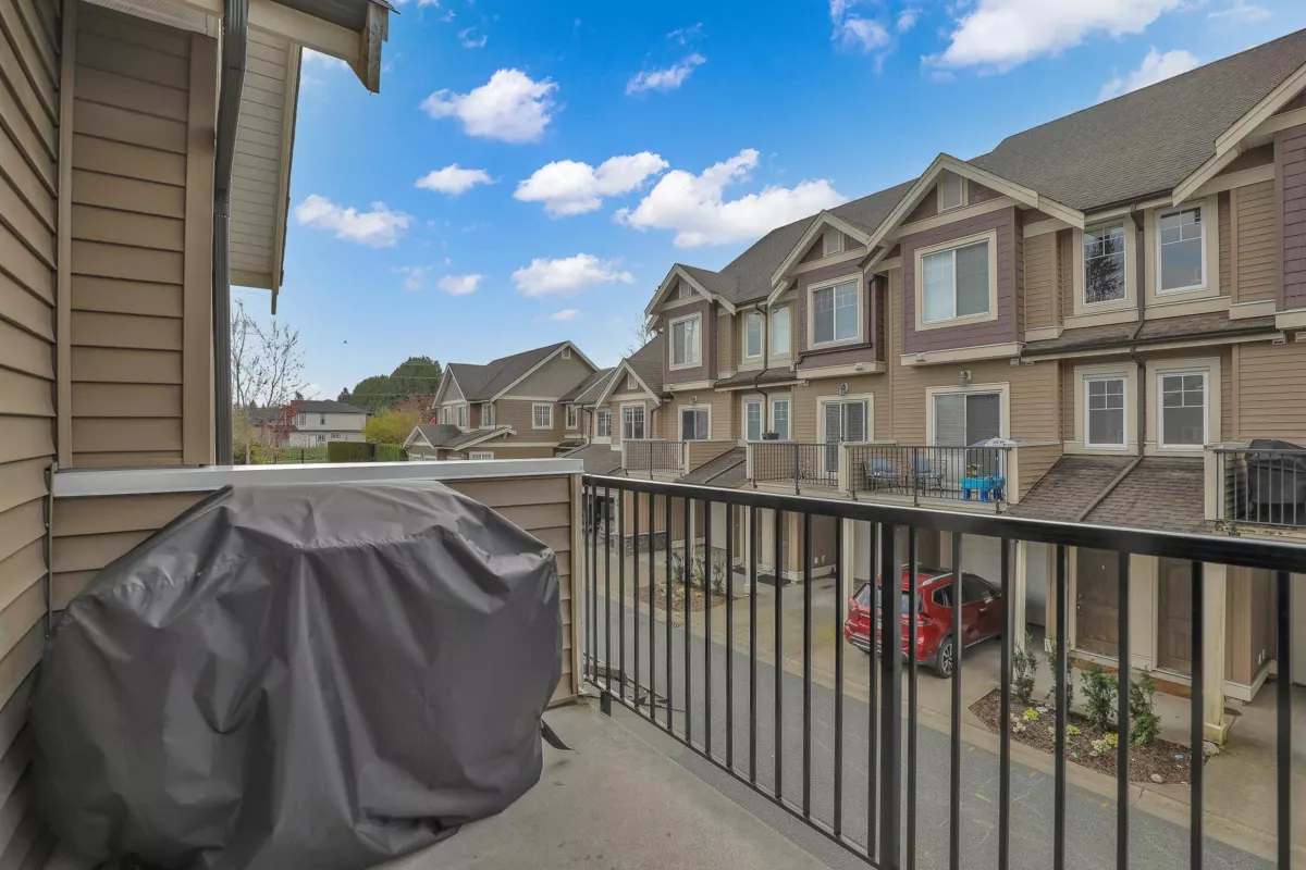 Entry Foyer Photo of 2 32792 Lightbody Court, Mission, BC