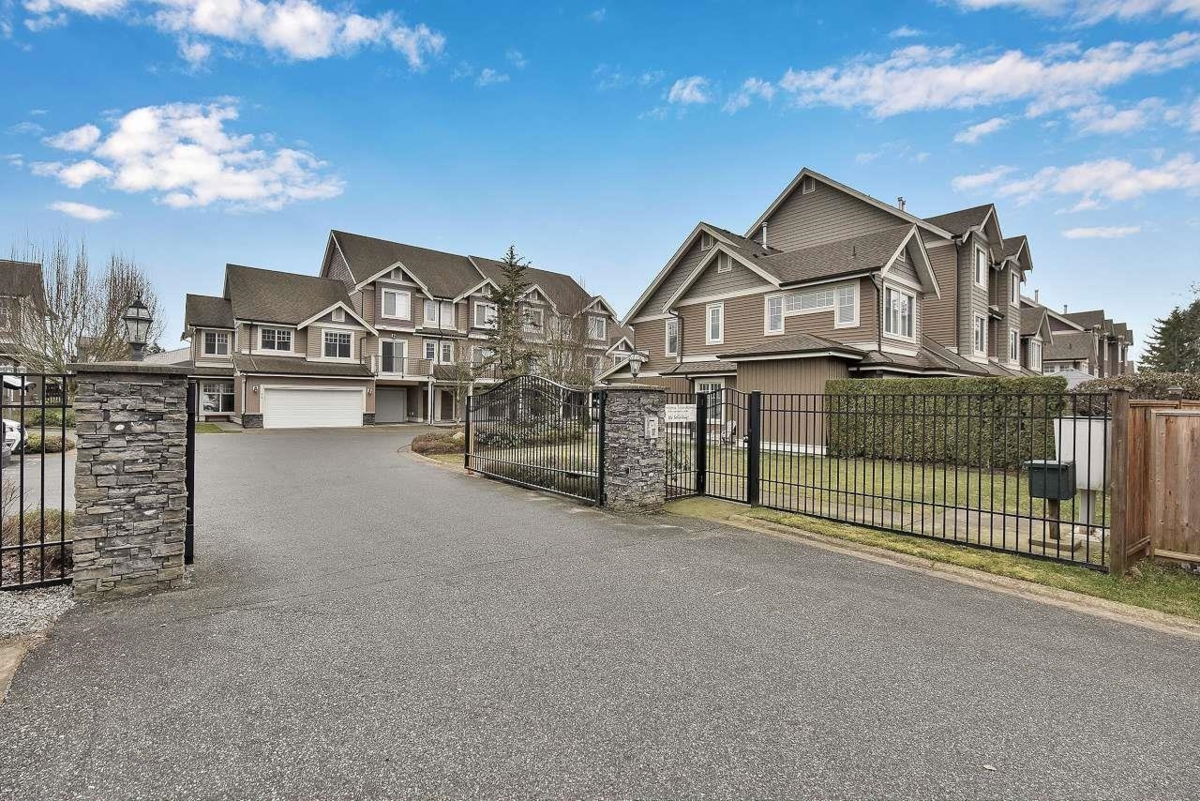 Family Room Photo of 2 32792 Lightbody Court, Mission, BC