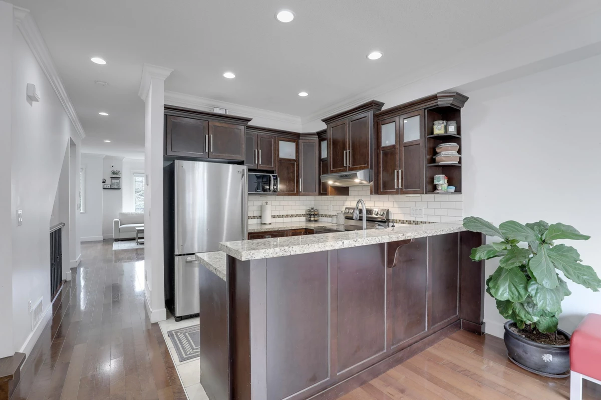 Guest Bathroom Photo of 2 32792 Lightbody Court, Mission, BC