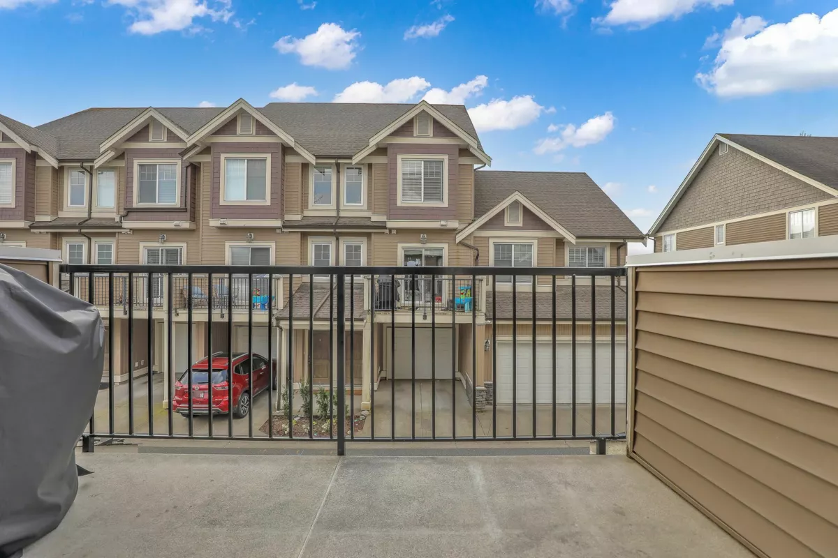 Hallway Photo of 2 32792 Lightbody Court, Mission, BC