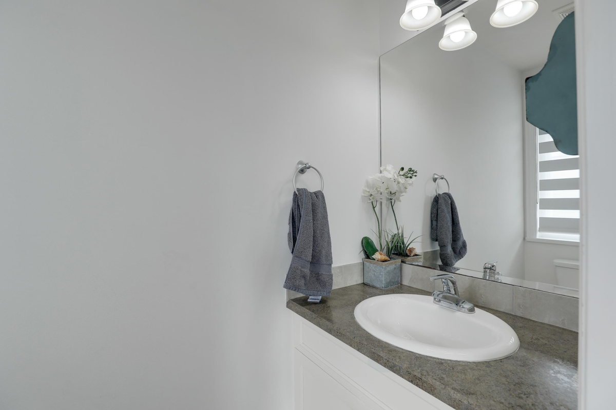 Laundry Room Photo of 2 32792 Lightbody Court, Mission, BC