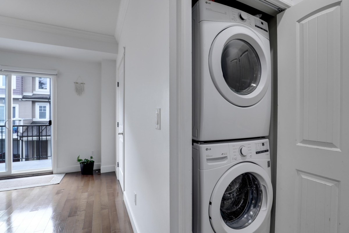 Mudroom Photo of 2 32792 Lightbody Court, Mission, BC