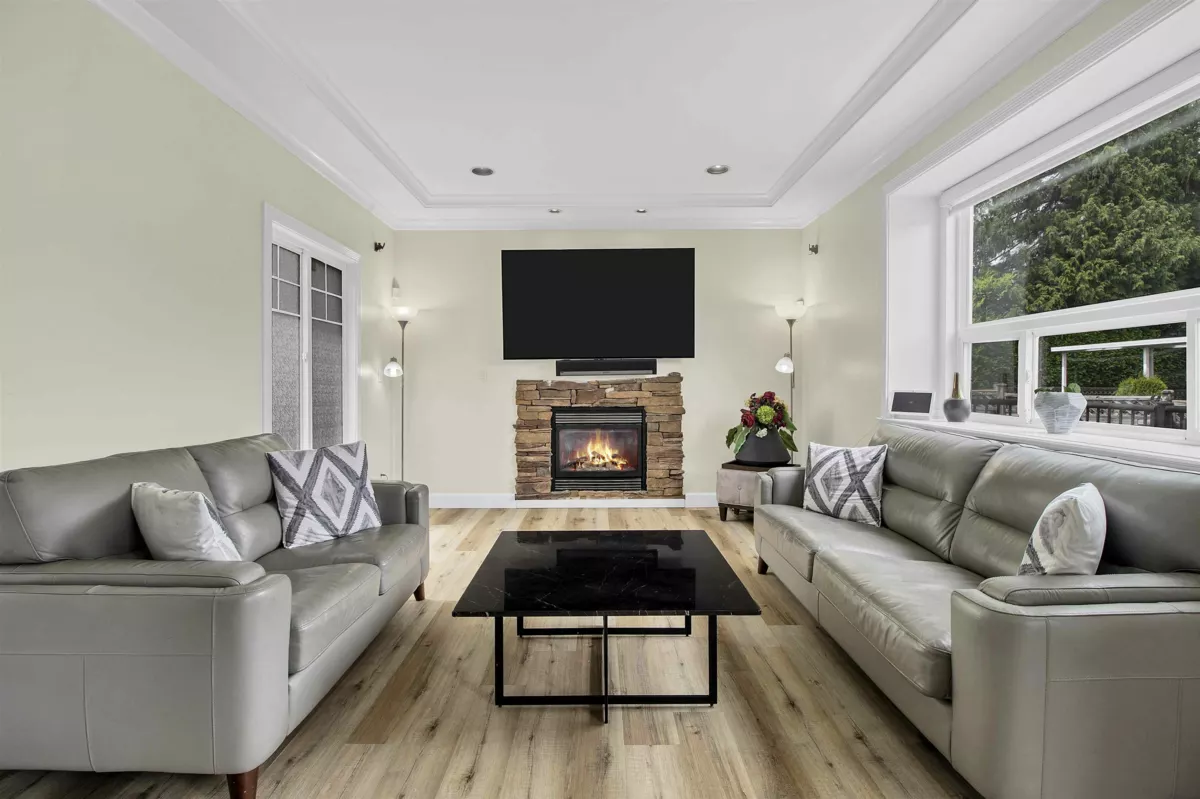 Breakfast Nook Photo of 14845 72a Avenue, Surrey, BC