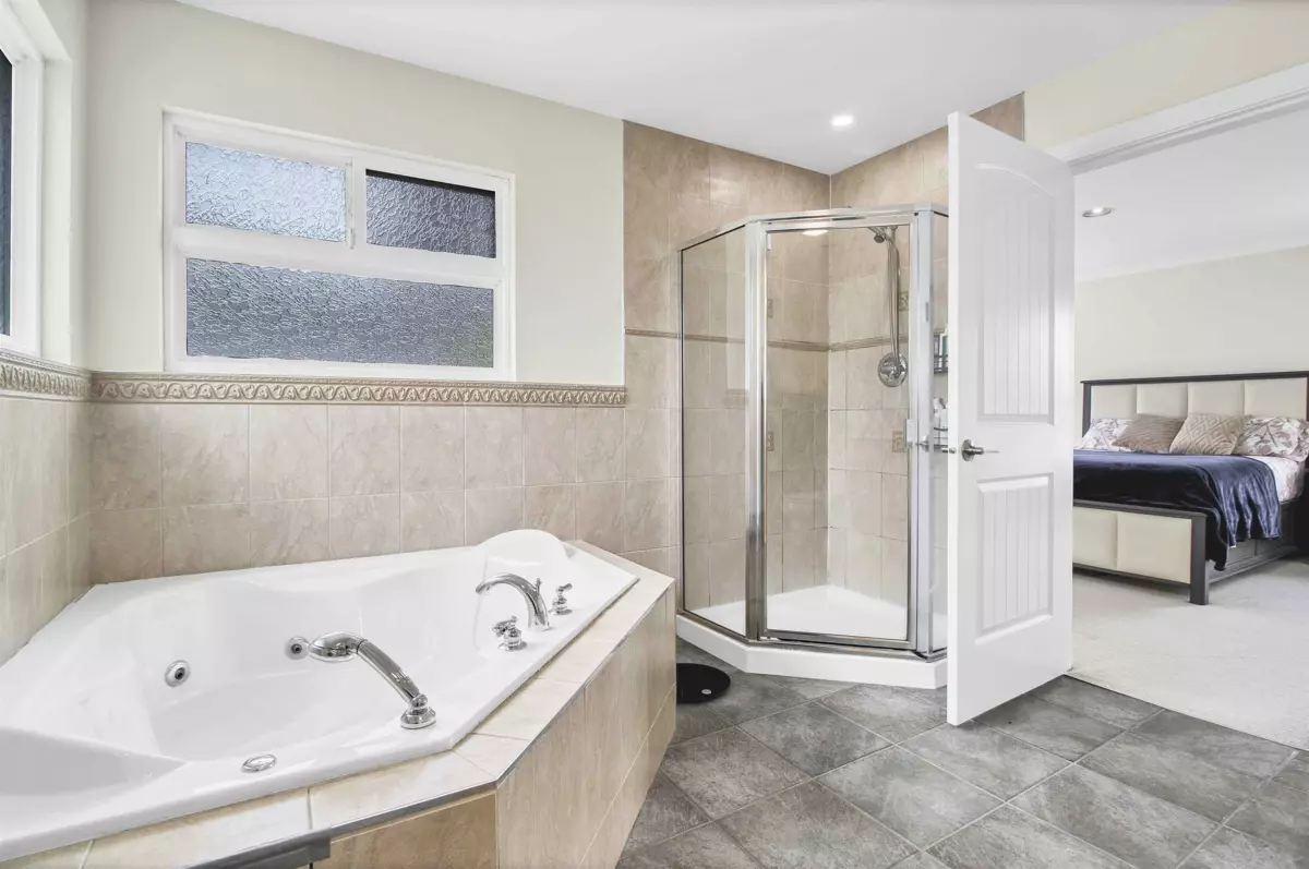 Hallway Photo of 14845 72a Avenue, Surrey, BC