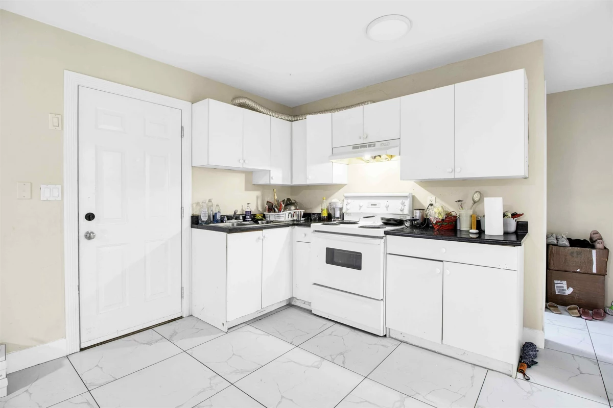 Hot Tub / Spa Photo of 14845 72a Avenue, Surrey, BC