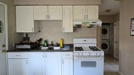 Kitchen Island Photo of 1333 E 41st Avenue, Vancouver, BC