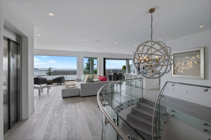 15374 Royal Avenue, White Rock, BC, White Rock — Single Family Residence for sale
