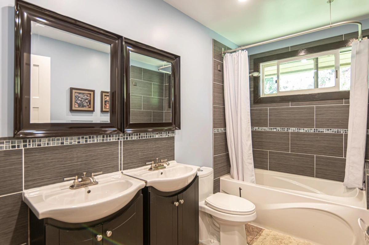 Basement Recreation Room Photo of 211 Morgan Road, Galiano Island, BC