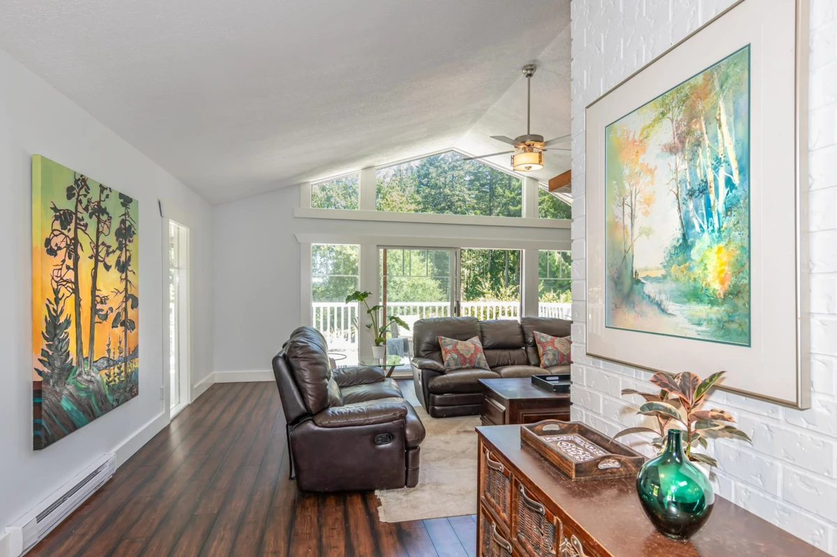 Breakfast Nook Photo of 211 Morgan Road, Galiano Island, BC