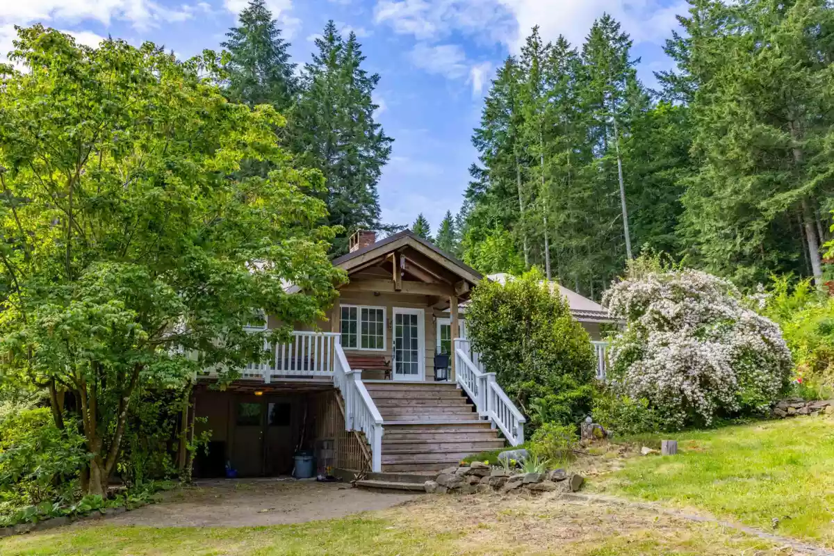 Dining Area Photo of 211 Morgan Road, Galiano Island, BC