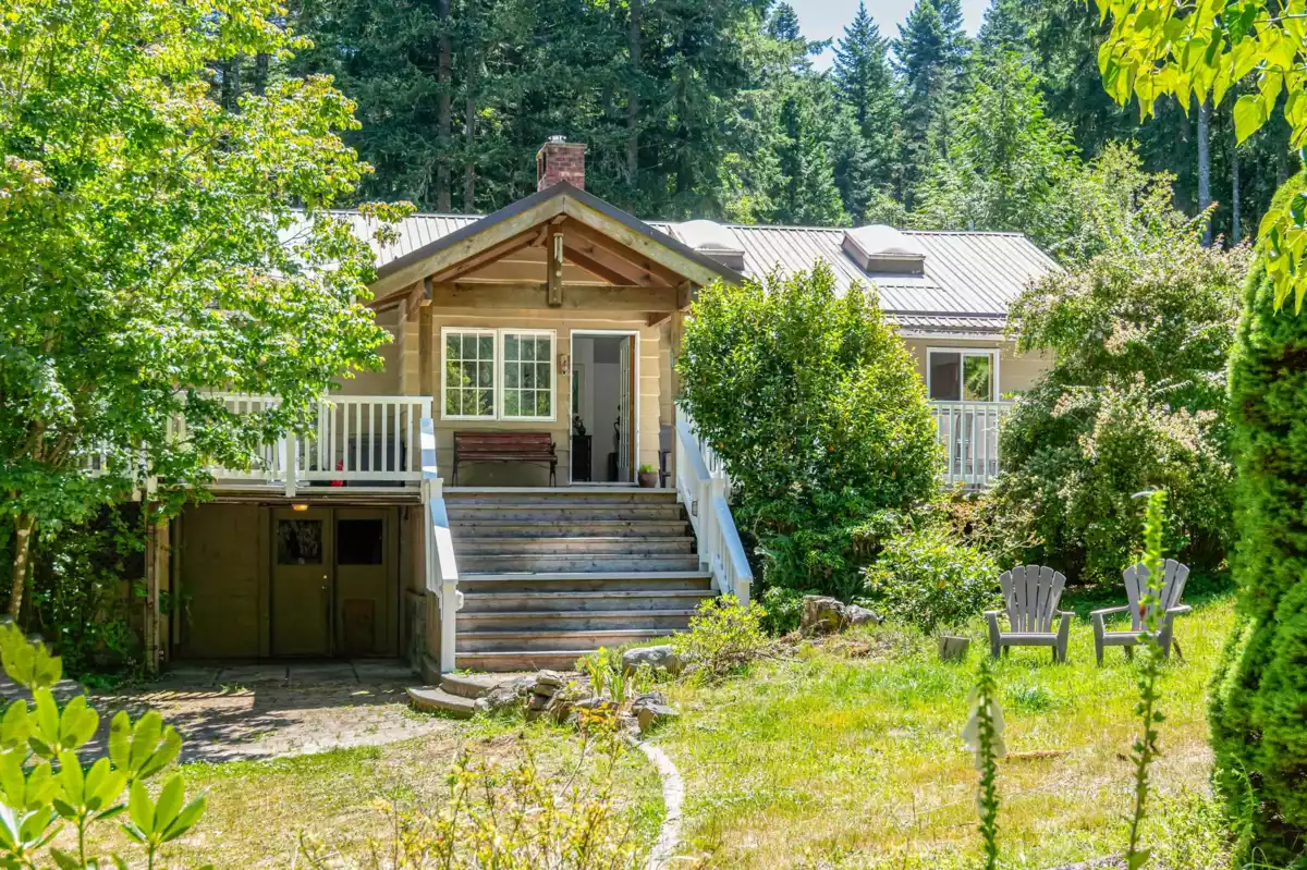 Kitchen Photo of 211 Morgan Road, Galiano Island, BC