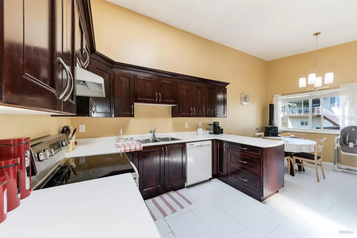 Dining Area Photo of 7457 16th Avenue, Burnaby, BC