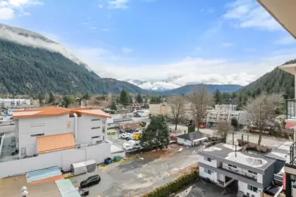 704 120 Esplanade Avenue, Harrison Hot Springs, BC, Harrison Hot Springs — Apartment/Condo for sale
