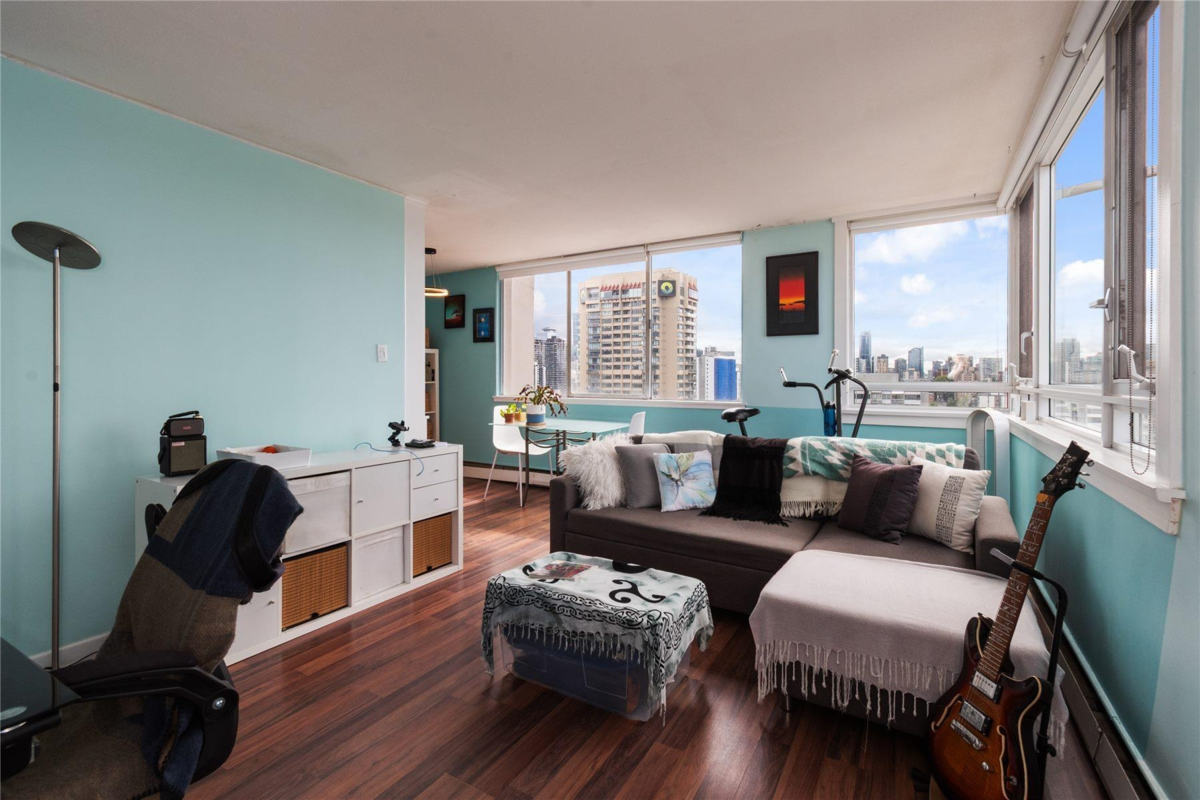 Dining Area Photo of 2402 1850 Comox Street, Vancouver, BC