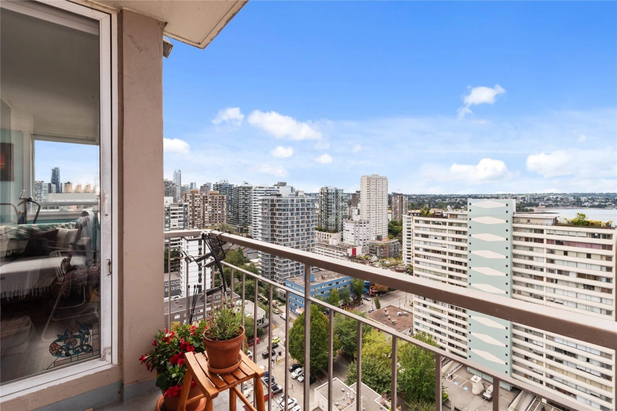 Walk-In Closet Photo of 2402 1850 Comox Street, Vancouver, BC