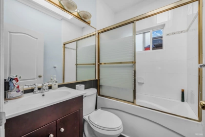 Walk-In Closet Photo of 180 E 62nd Avenue, Vancouver, BC