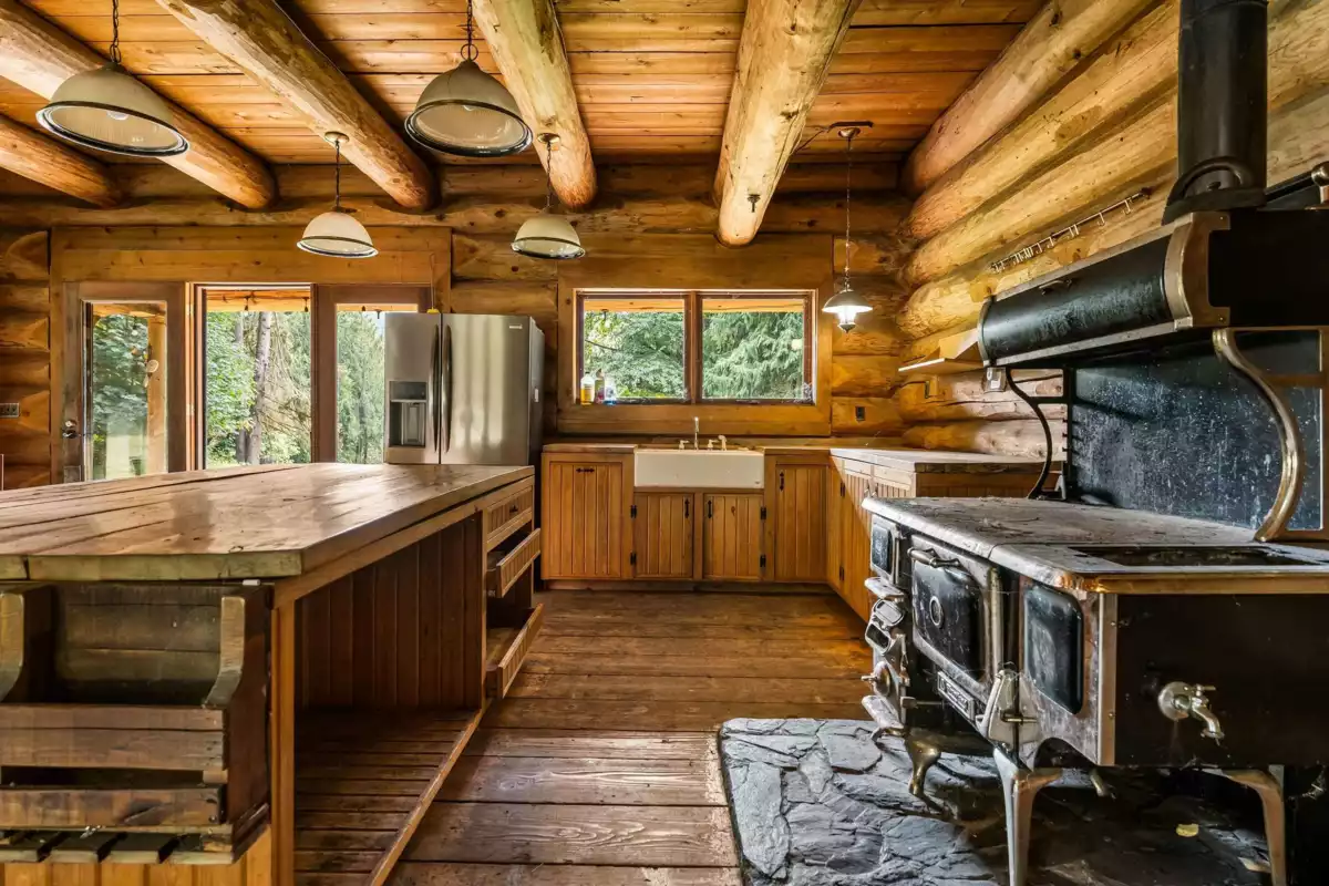 Kitchen Island Photo of 55270 Chilliwack Bench Fsr Road, Chilliwack, BC