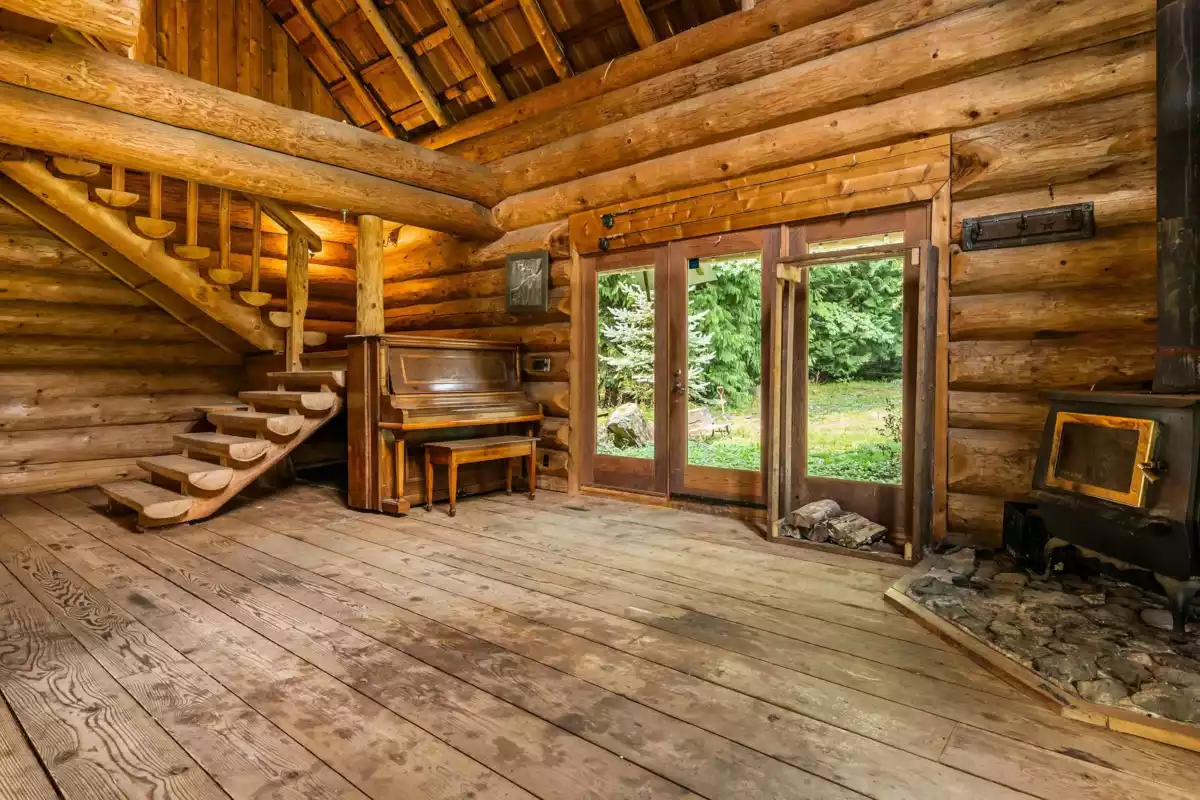 Living Room Photo of 55270 Chilliwack Bench Fsr Road, Chilliwack, BC