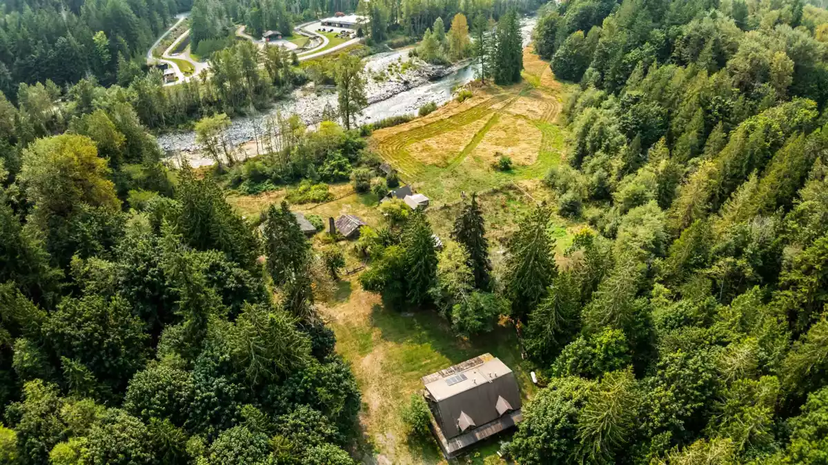 Mudroom Photo of 55270 Chilliwack Bench Fsr Road, Chilliwack, BC