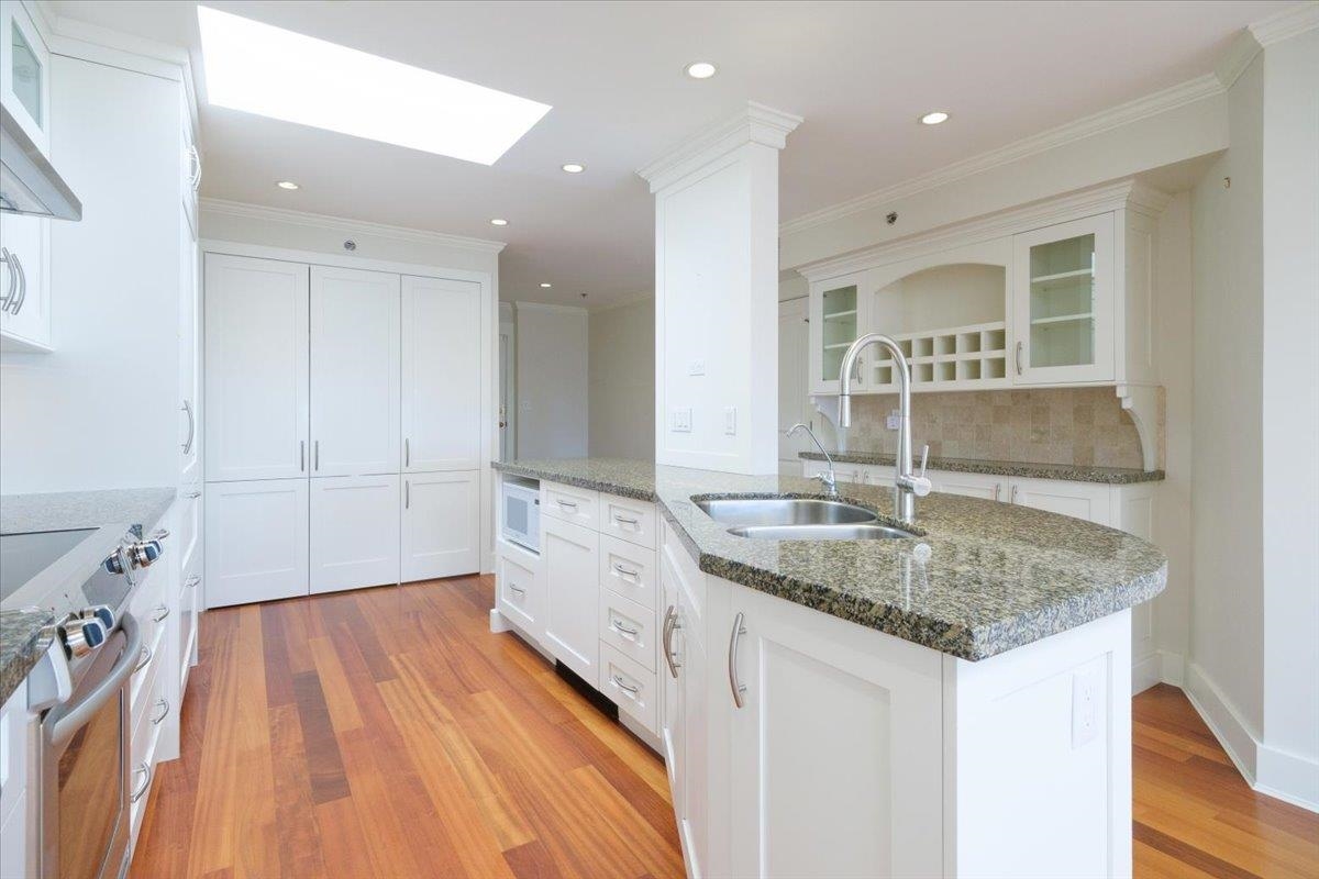 Basement Recreation Room Photo of 302 2455 Bellevue Avenue, West Vancouver, BC