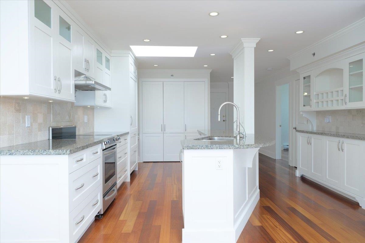 Exterior Rear Photo of 302 2455 Bellevue Avenue, West Vancouver, BC